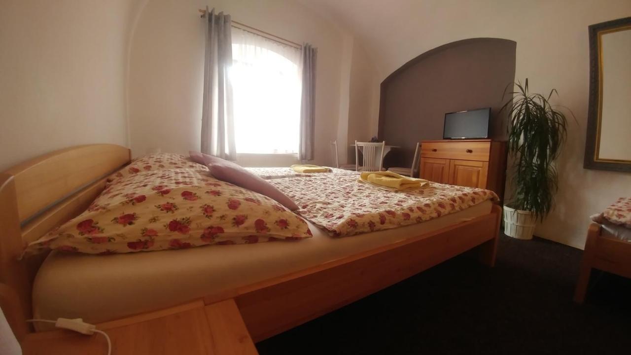Mini Hotel Abraka & Apartments Cesky Krumlov Exterior photo