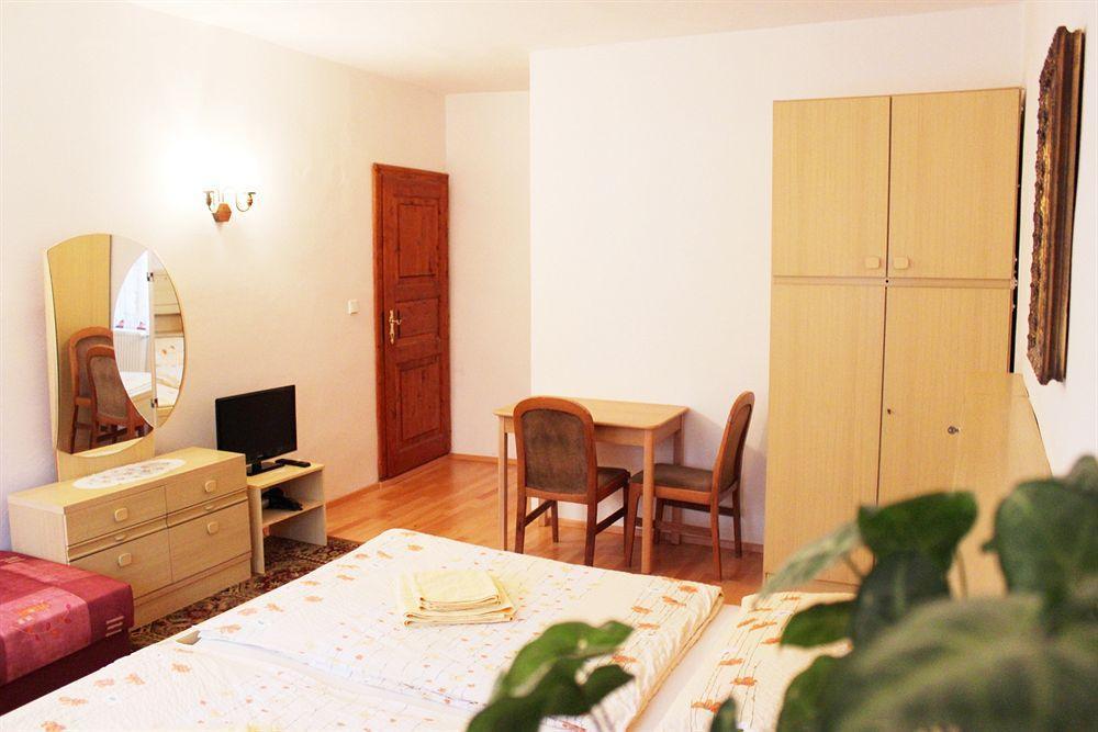 Mini Hotel Abraka & Apartments Cesky Krumlov Exterior photo